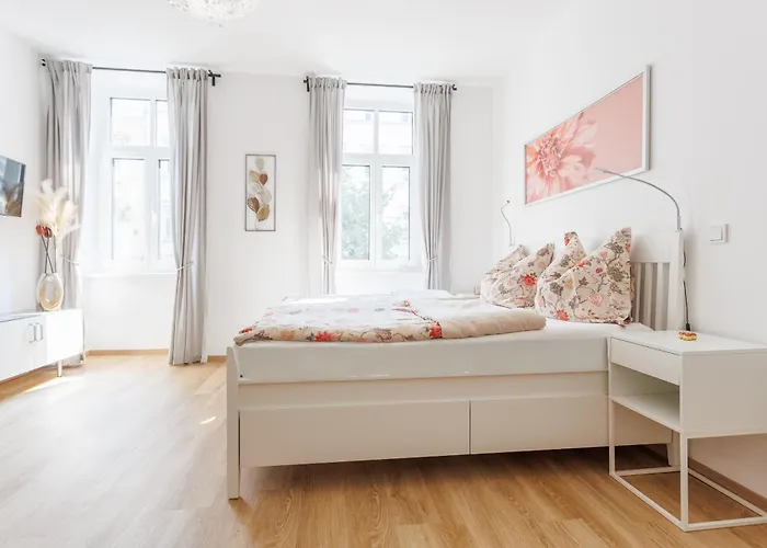 Renovated With Free Parking & Ac Відень
