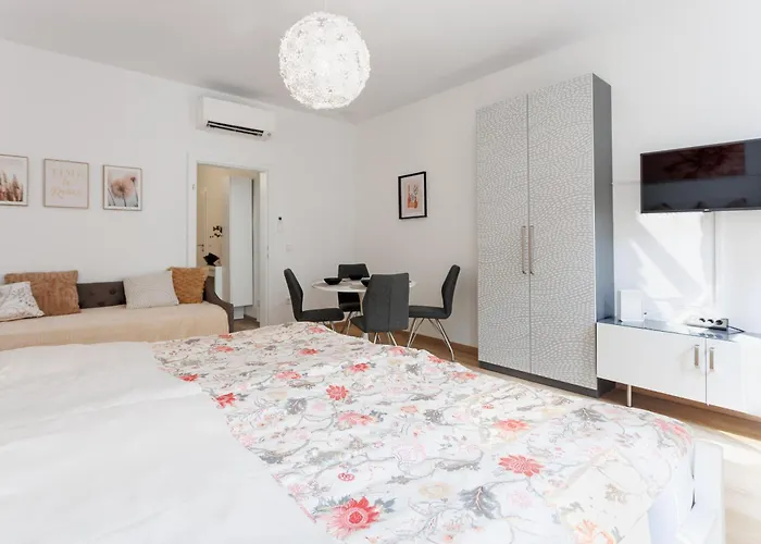 Апартаменти Renovated With Free Parking & Ac Відень