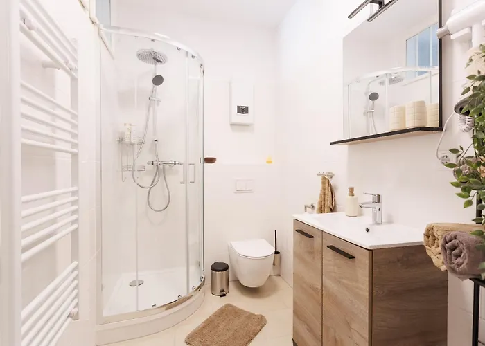 Renovated With Free Parking & Ac Апартаменти