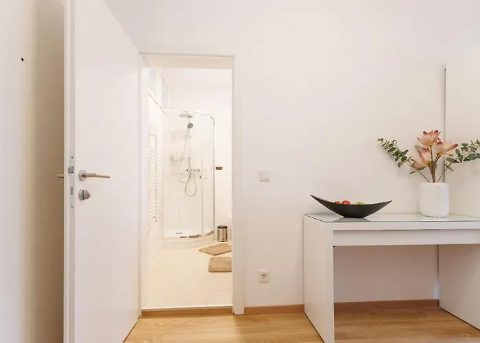Renovated With Free Parking & Ac Апартаменти