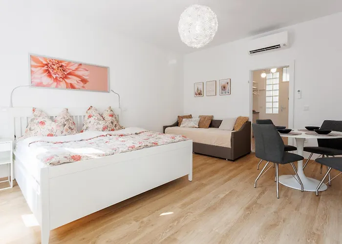 Апартаменти Renovated With Free Parking & Ac Відень