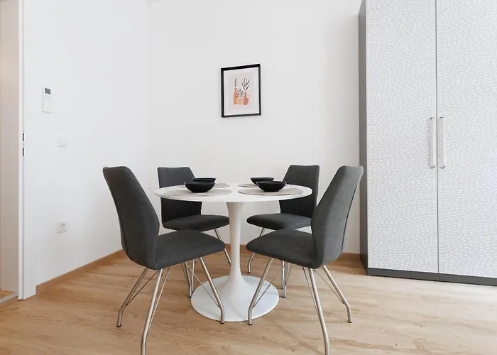 Renovated With Free Parking & Ac Апартаменти *