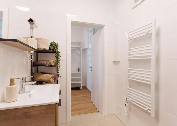 Renovated With Free Parking & Ac Апартаменти *