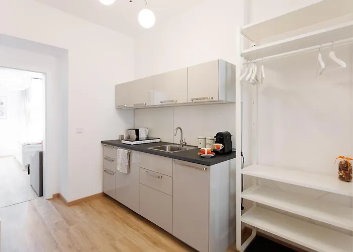 Renovated With Free Parking & Ac