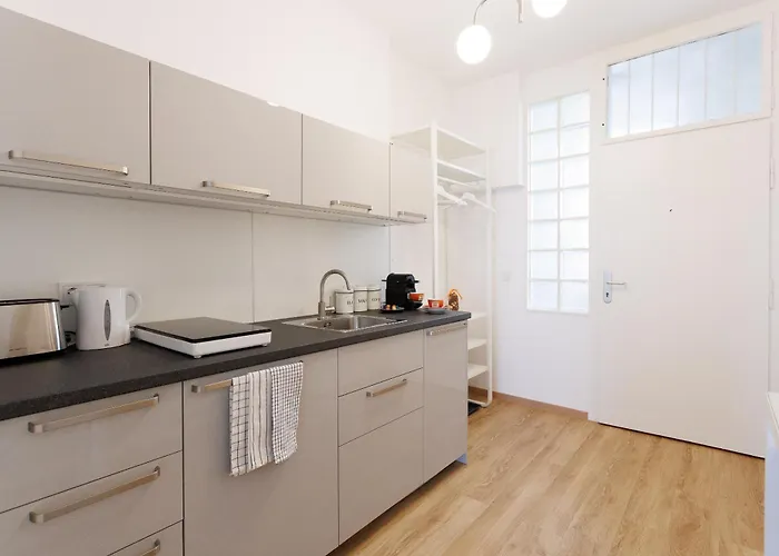 Renovated With Free Parking & Ac