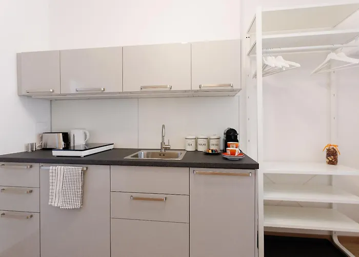 Апартаменти Renovated With Free Parking & Ac *