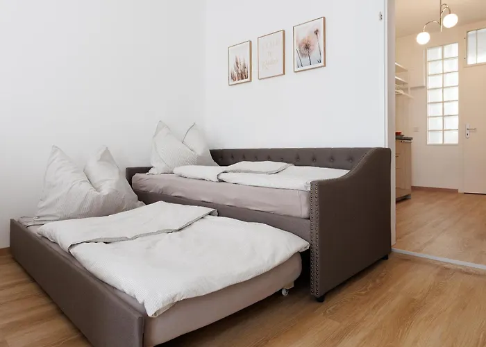 Renovated With Free Parking & Ac Відень